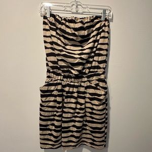 Strapless short dress with pockets